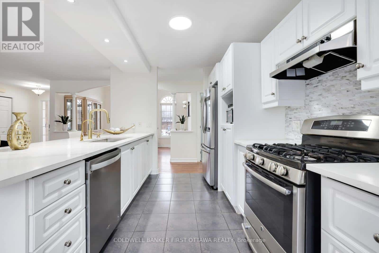 11 RIDEAU CROSSING CRESCENT — North Grenville, Ontario - Photo 5 of 37