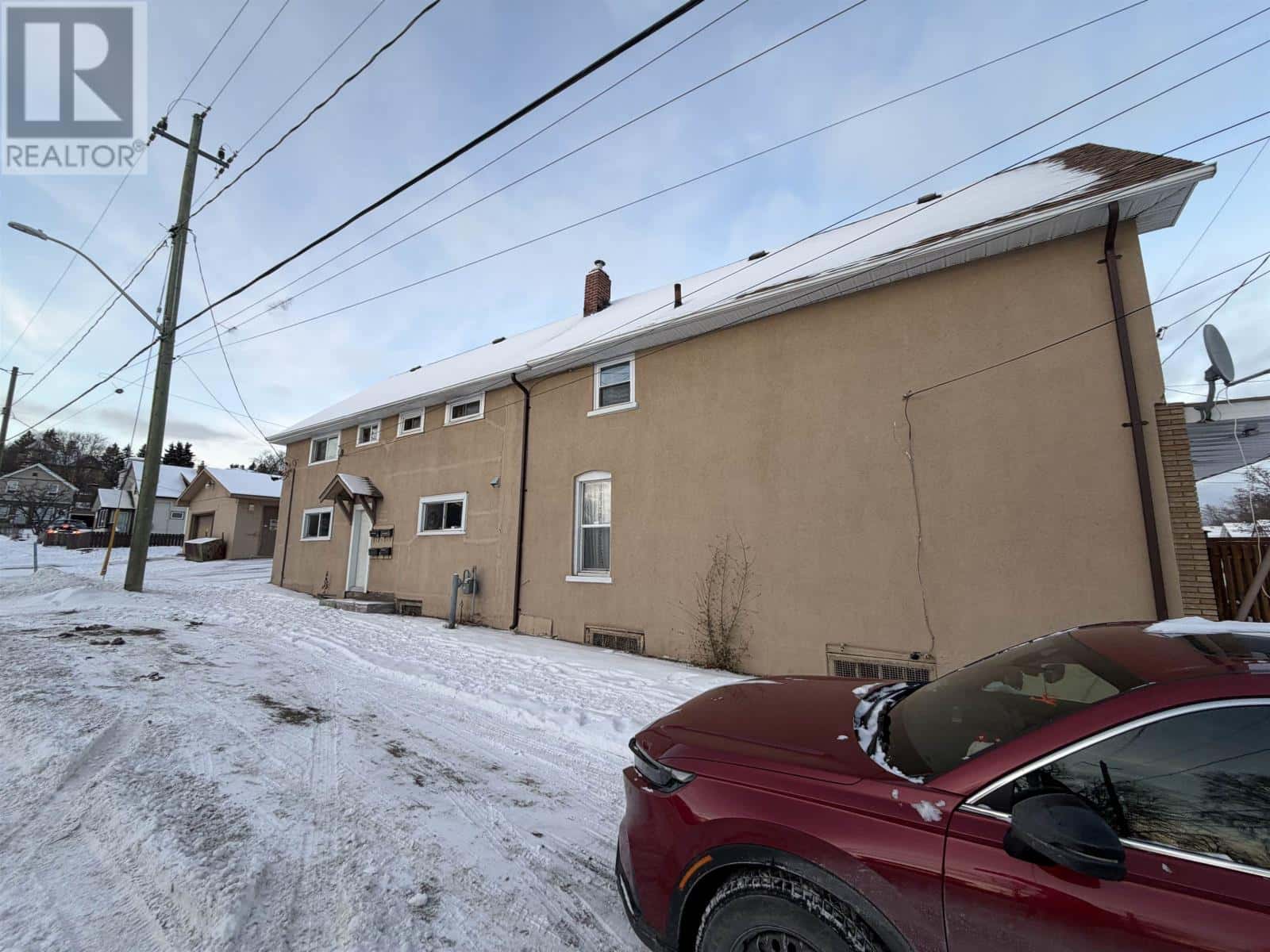 50 Ontario ST — Thunder Bay, Ontario - Photo 2 of 30