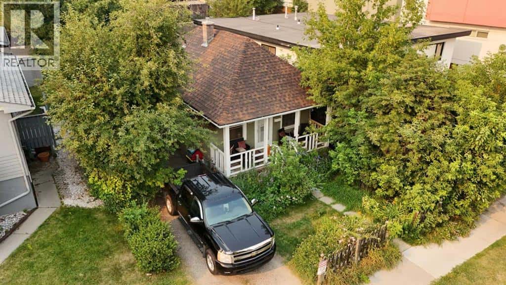 1816 27 Avenue SW — Calgary, Alberta - Photo 5 of 13