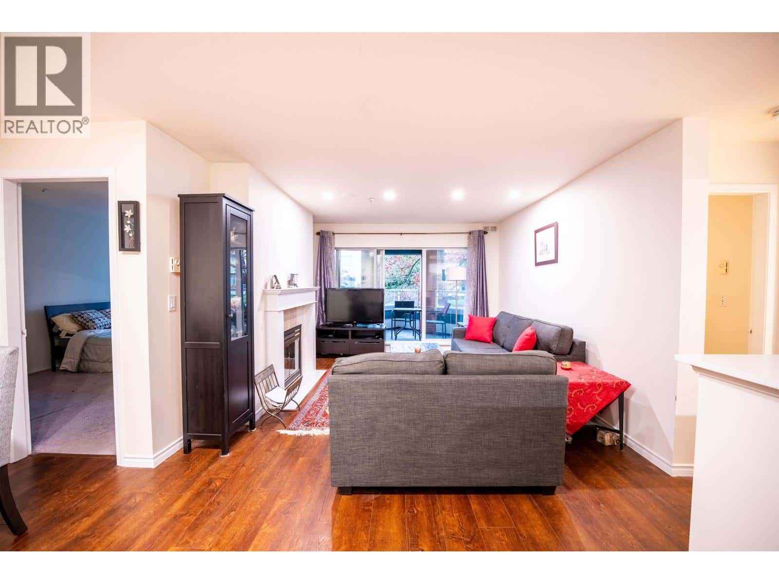 207 128 W 8TH STREET — North Vancouver, British Columbia - Photo 4 of 28