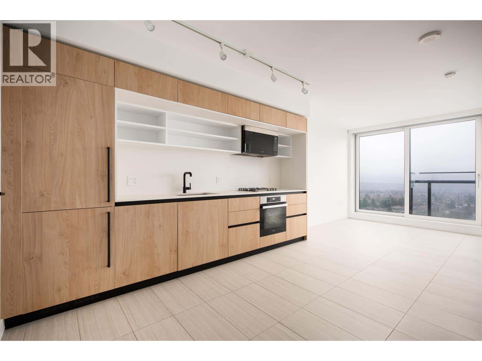 2302 5058 JOYCE STREET — Vancouver, British Columbia - Photo 4 of 21