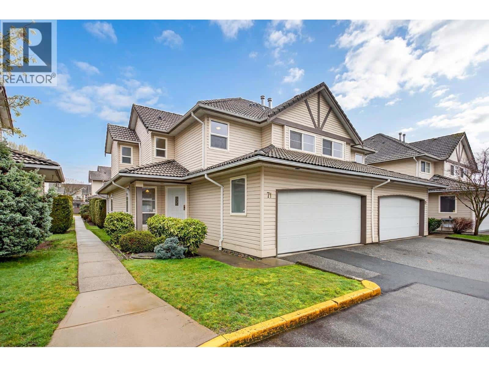 71 758 RIVERSIDE DRIVE — Port Coquitlam, British Columbia - Photo 4 of 35