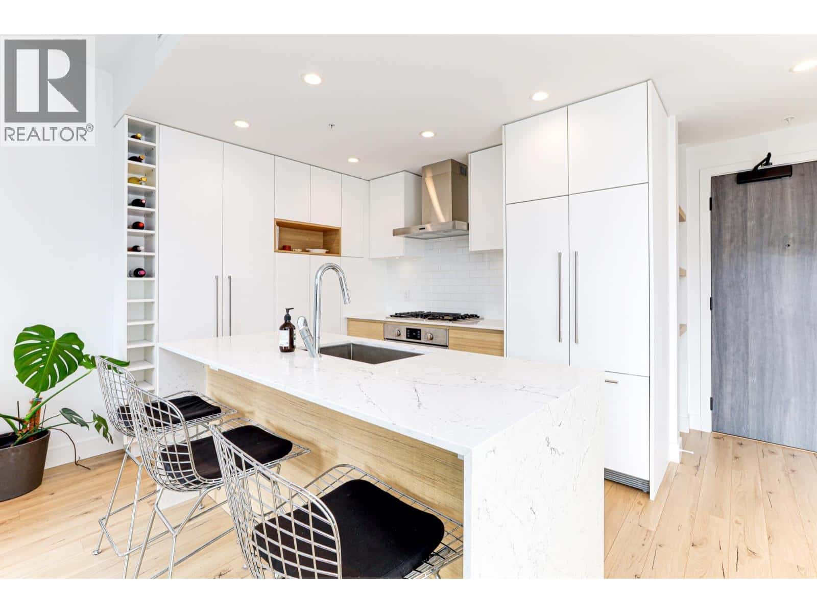 506 3131 MURRAY STREET — Port Moody, British Columbia - Photo 4 of 38