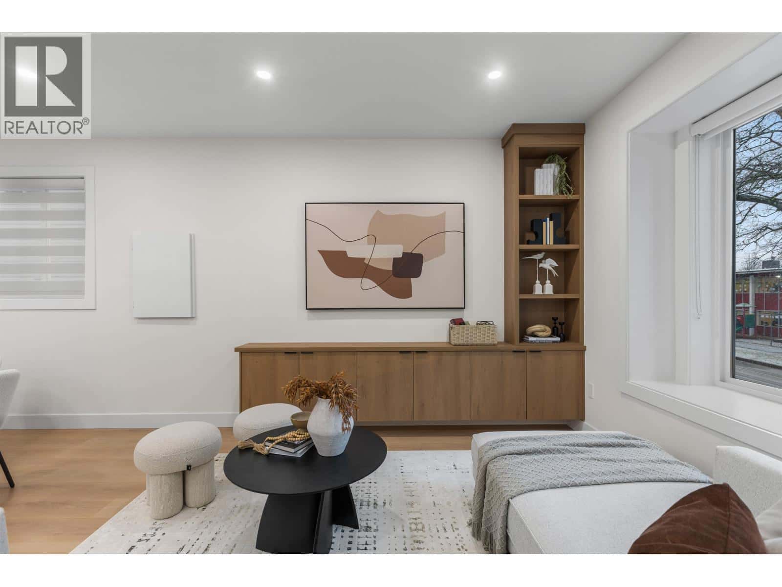 1 435 E 47TH AVENUE — Vancouver, British Columbia - Photo 4 of 20