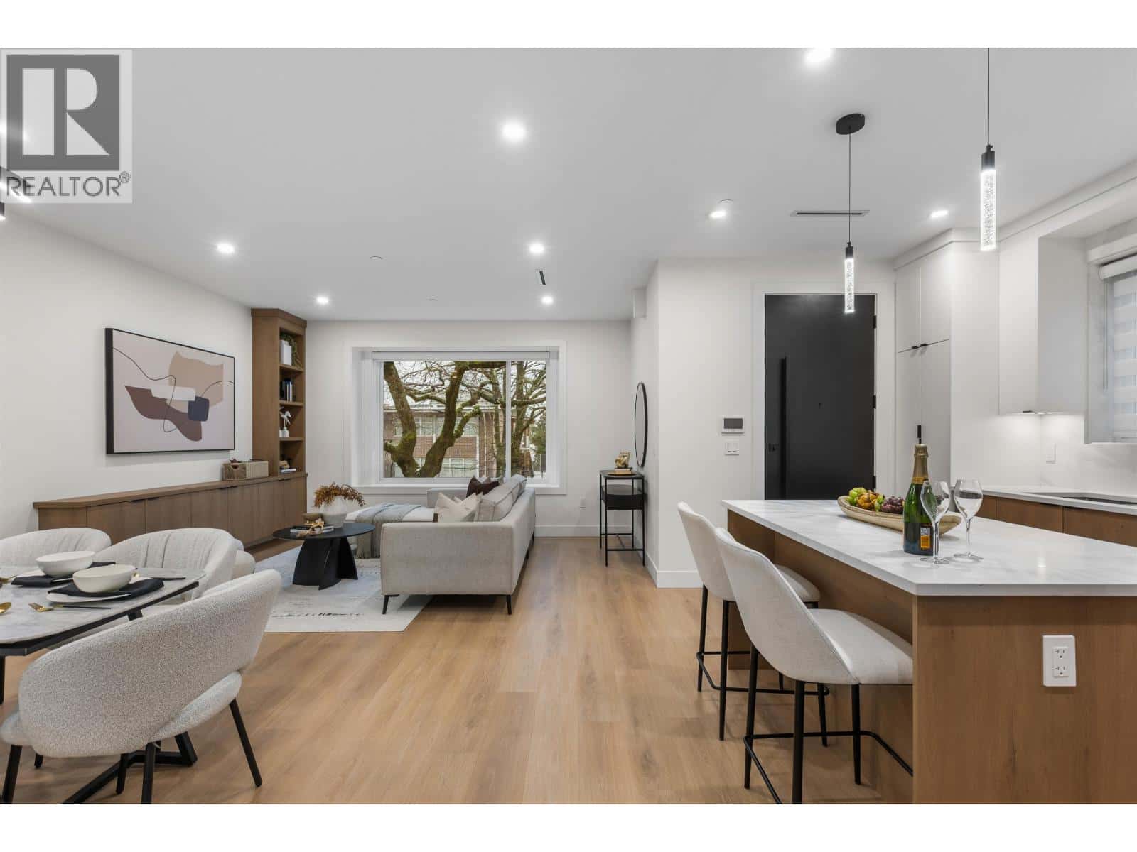 1 435 E 47TH AVENUE — Vancouver, British Columbia - Photo 5 of 20