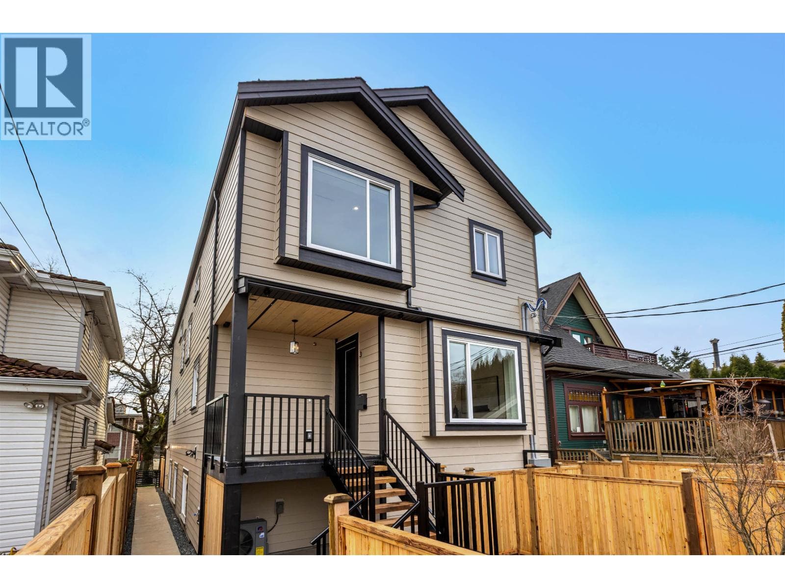 2 435 E 47TH AVENUE — Vancouver, British Columbia - Main photo