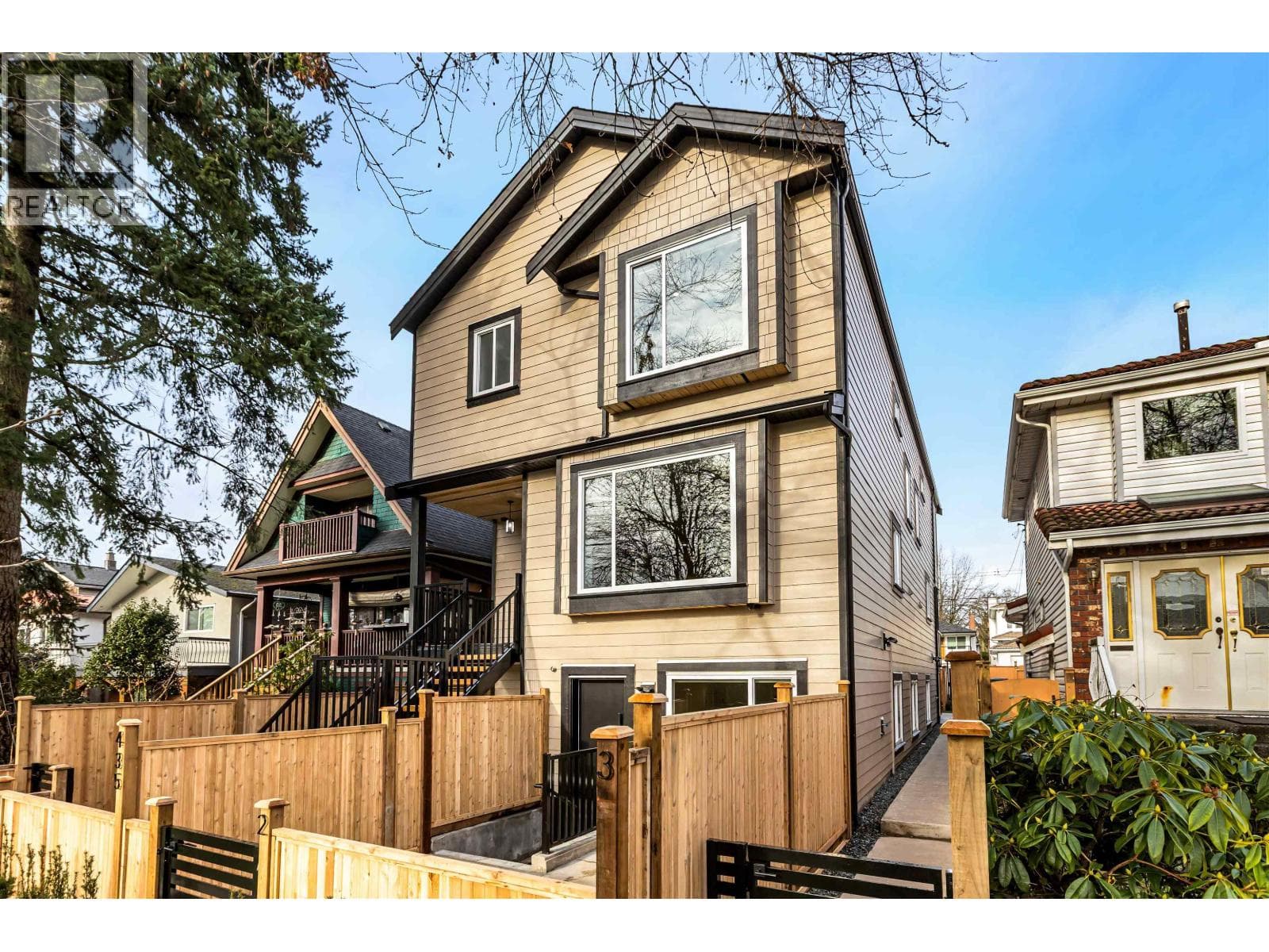 3 435 E 47TH AVENUE — Vancouver, British Columbia - Main photo