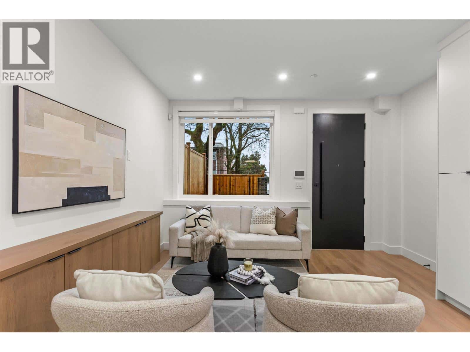 3 435 E 47TH AVENUE — Vancouver, British Columbia - Photo 3 of 15