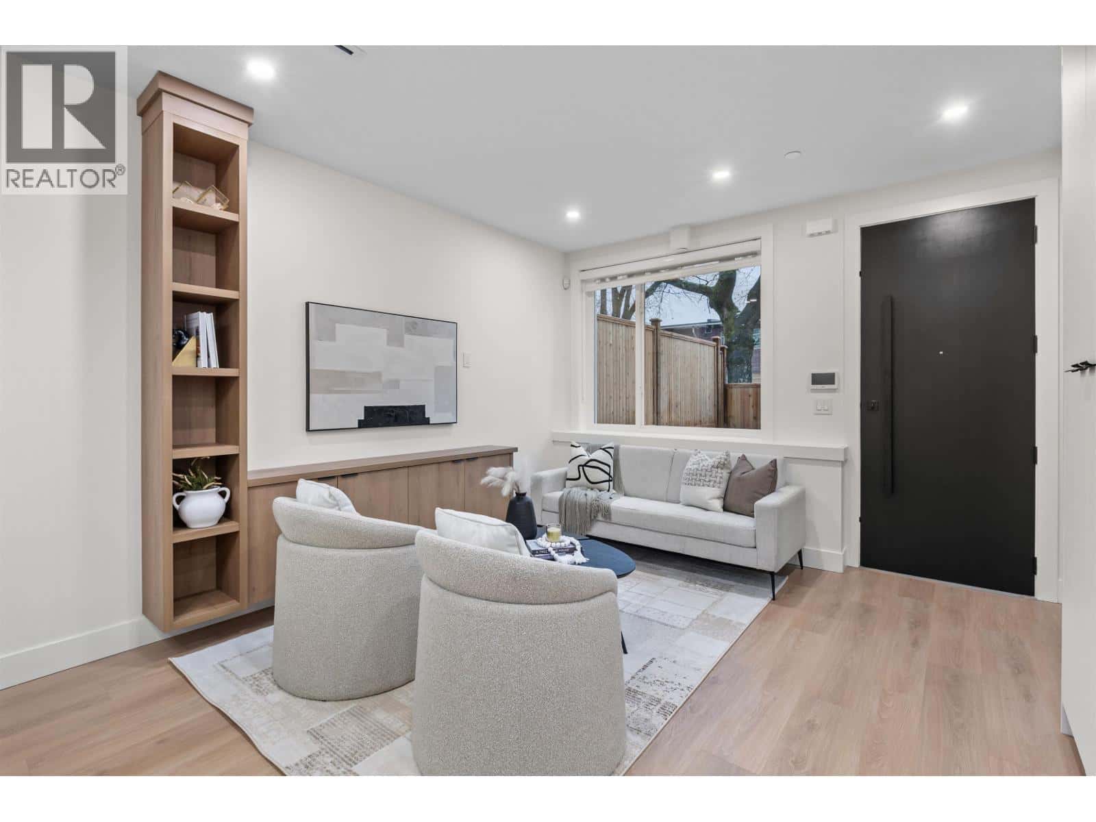 3 435 E 47TH AVENUE — Vancouver, British Columbia - Photo 5 of 15