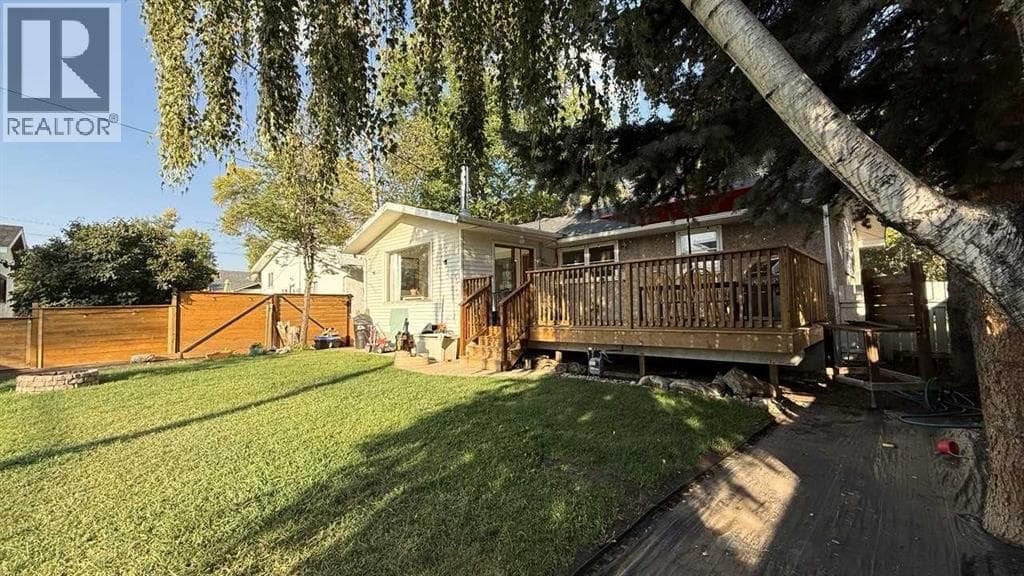 217 3 Street S — Vulcan, Alberta - Main photo