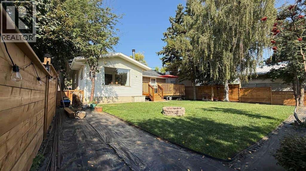 217 3 Street S — Vulcan, Alberta - Photo 4 of 33