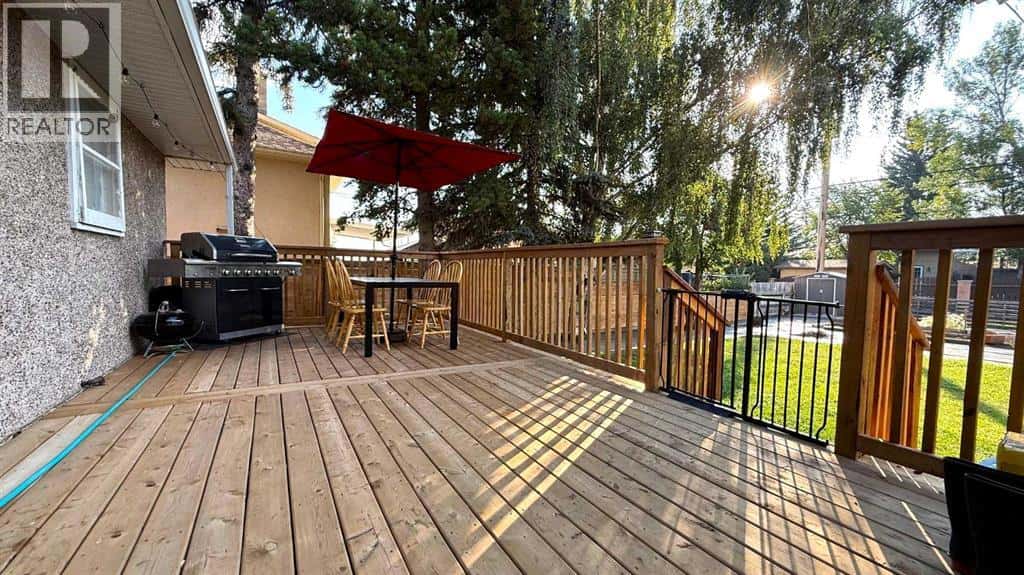 217 3 Street S — Vulcan, Alberta - Photo 5 of 33