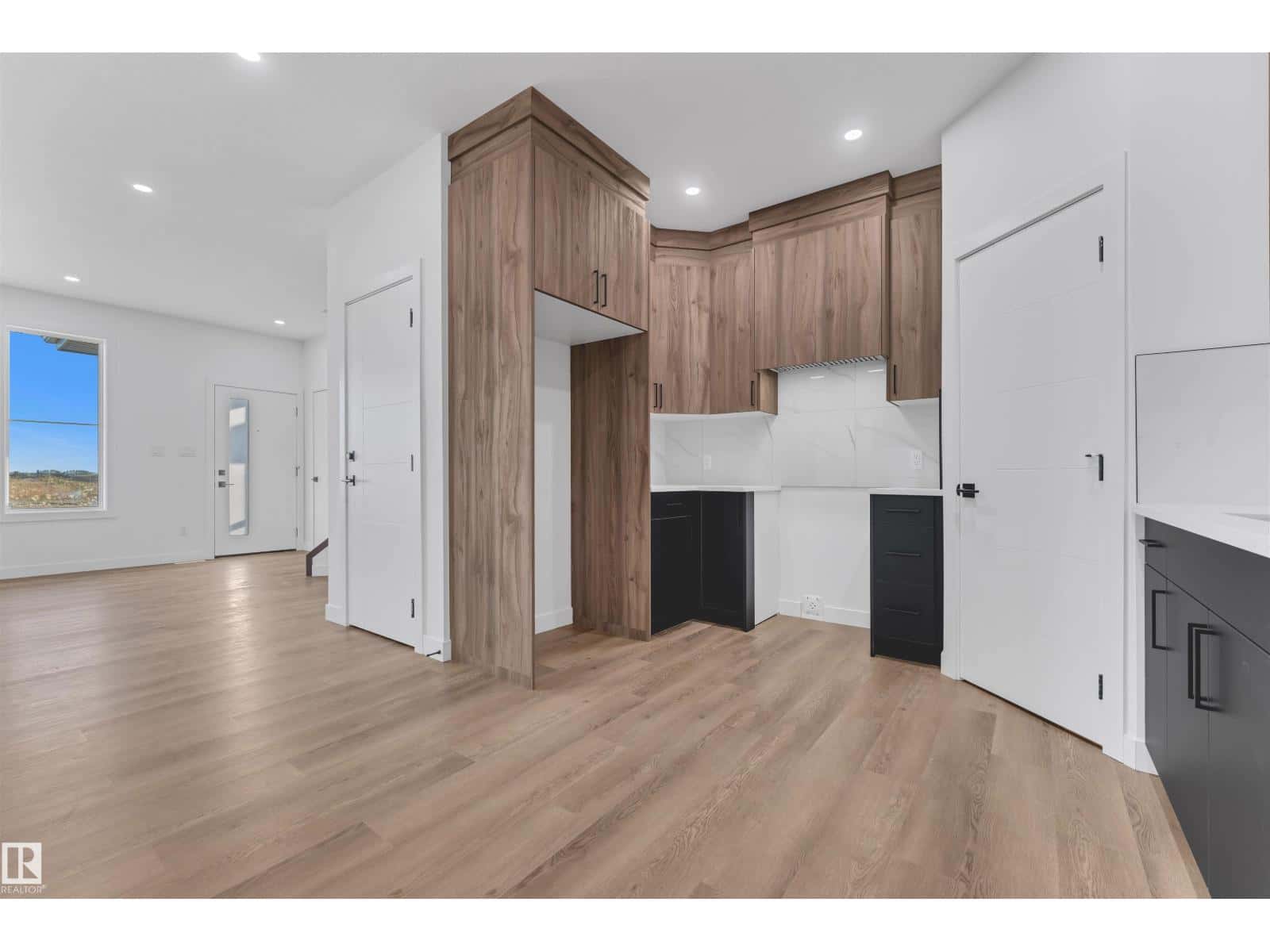 3618 39 AV — Beaumont, Alberta - Photo 4 of 38