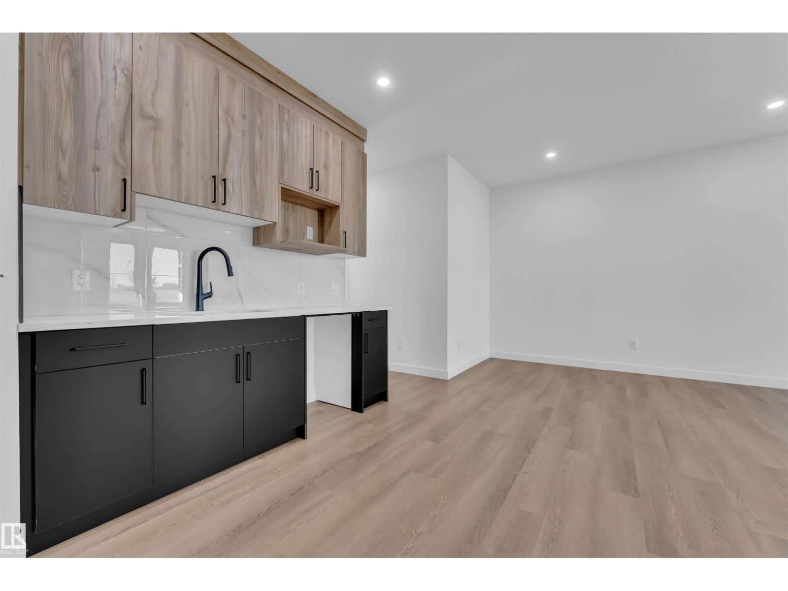 3618 39 AV — Beaumont, Alberta - Photo 5 of 38