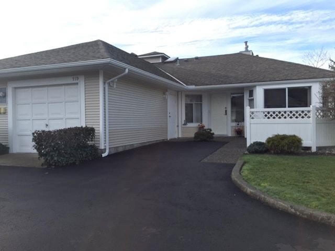 119 2460 156 STREET — Surrey, British Columbia - Main photo