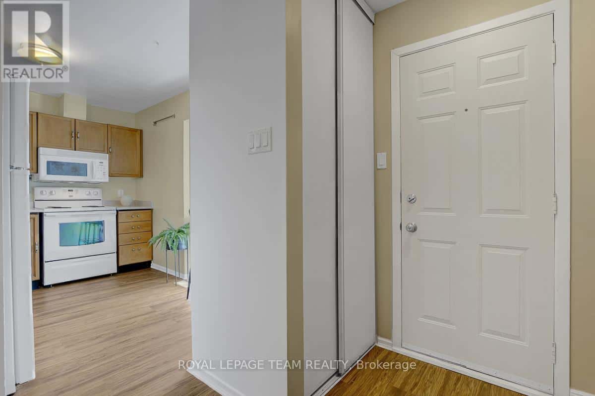 47 MCDERMOT COURT — Ottawa, Ontario - Photo 3 of 49