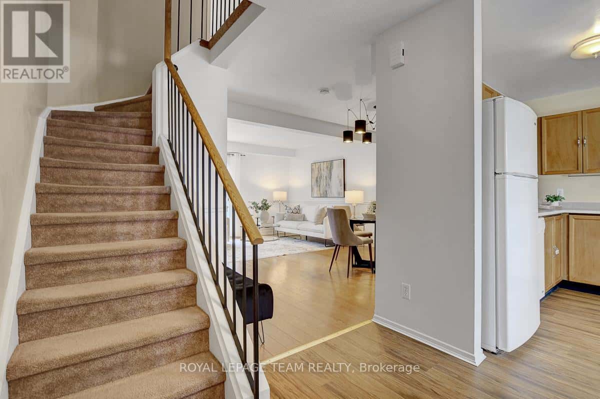 47 MCDERMOT COURT — Ottawa, Ontario - Photo 4 of 49