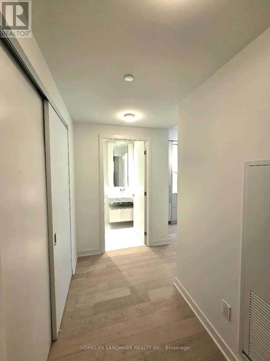 08 - 11 YORKVILLE AVENUE — Toronto (Annex), Ontario - Photo 5 of 19