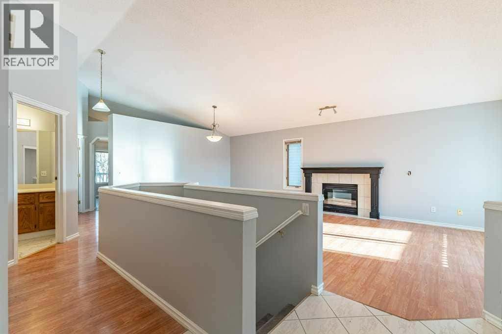 3606 Douglas Woods Heights SE — Calgary, Alberta - Photo 3 of 28