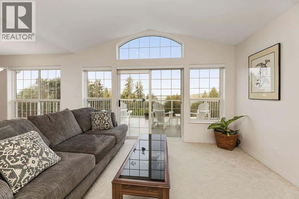 5174 RADCLIFFE ROAD — Sechelt, British Columbia - Photo 3 of 40