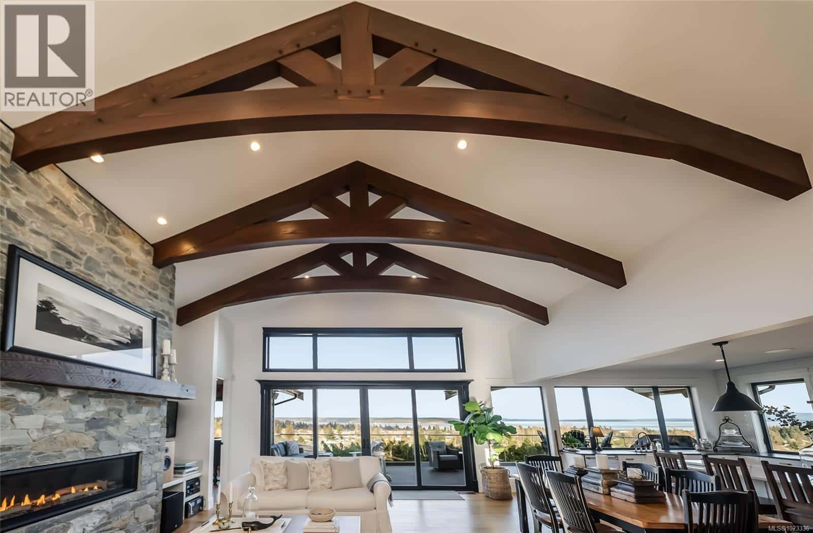 754 Nelson Rd — Campbell River, British Columbia - Photo 4 of 62