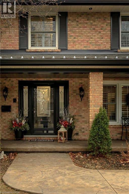 29 WOODSIDE Drive — Hamilton, Ontario - Photo 5 of 49