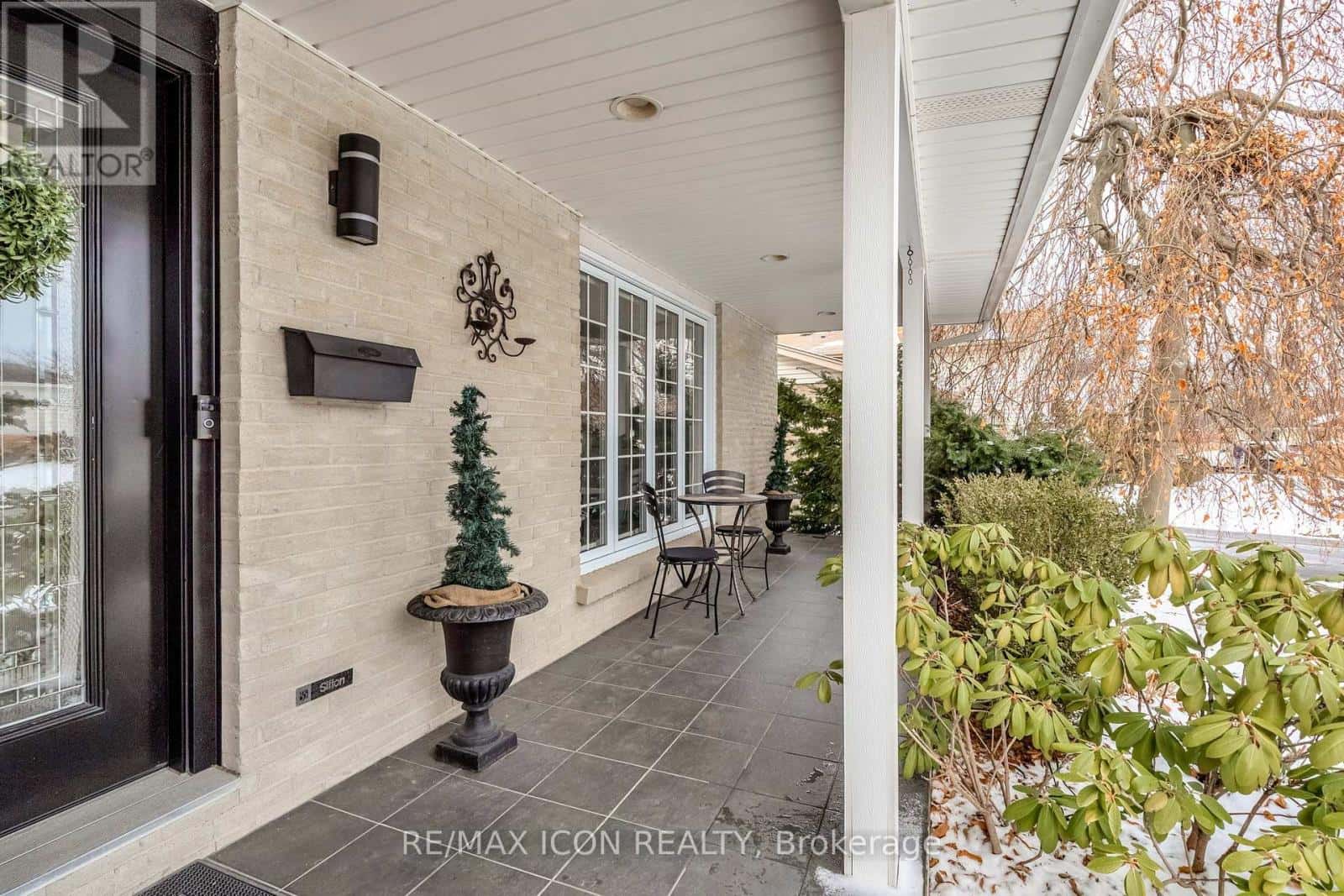 151 BRIXHAM CRESCENT — London South (South M), Ontario - Photo 3 of 40