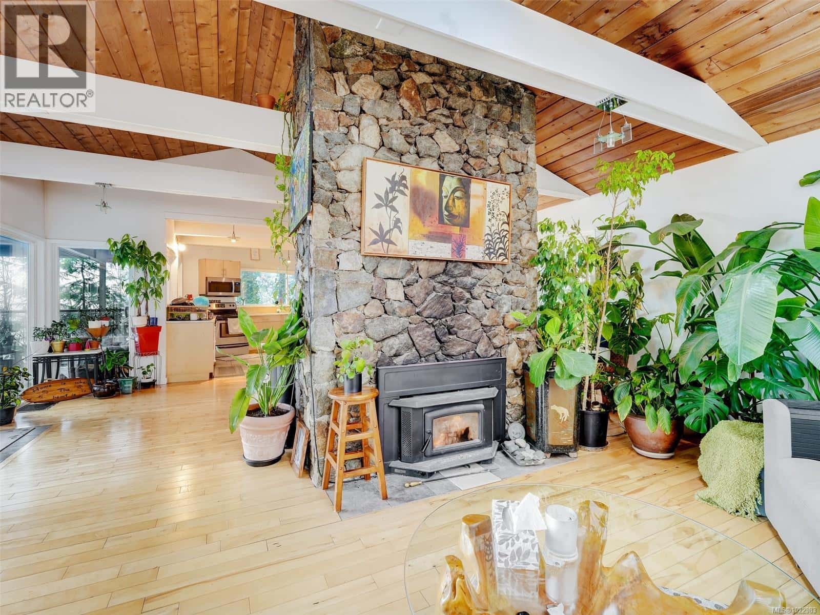 4553 Cordova Bay Rd — Saanich, British Columbia - Photo 5 of 30