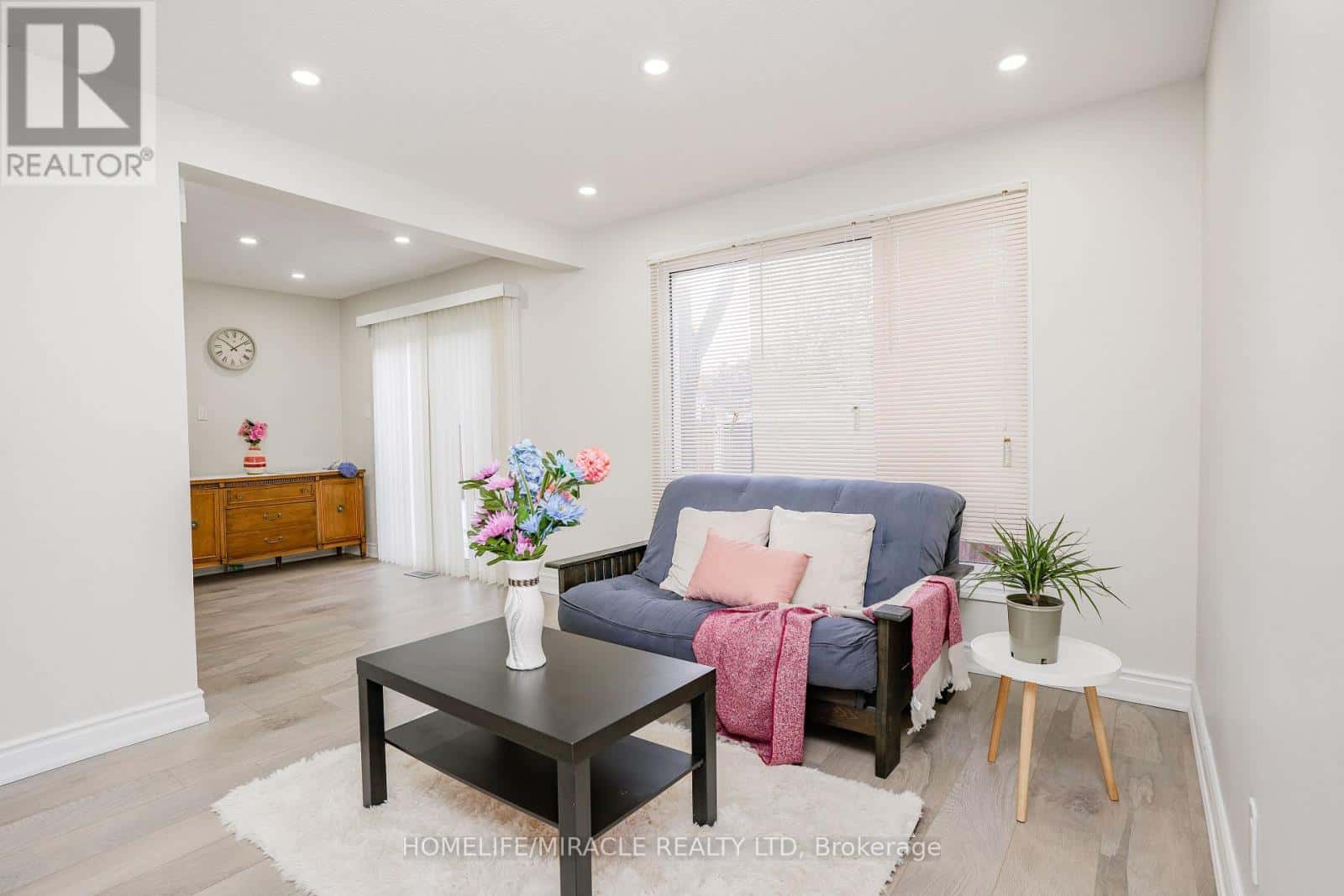 15 HEATHERSIDE COURT — Brampton (Central Park), Ontario - Photo 3 of 44