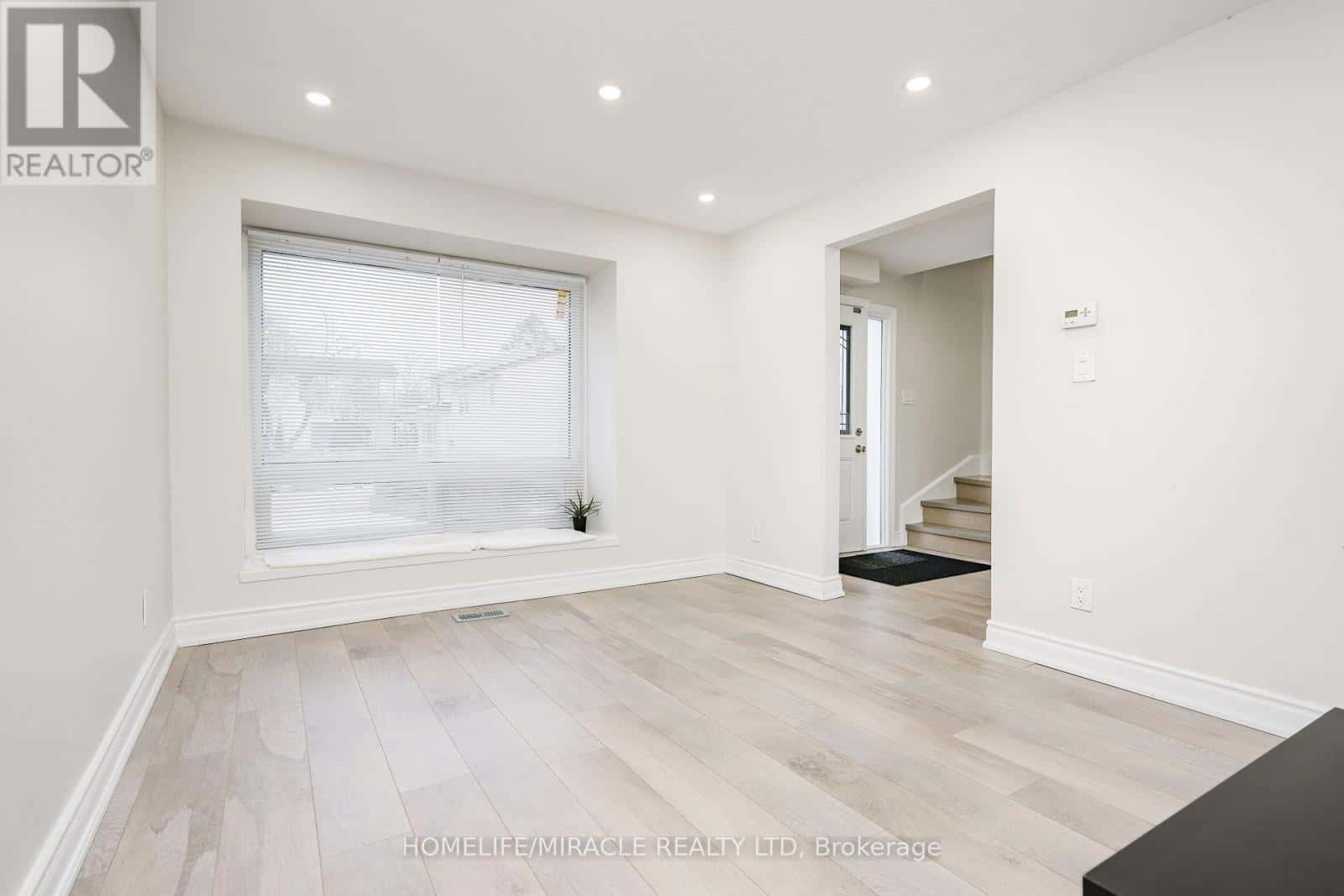 15 HEATHERSIDE COURT — Brampton (Central Park), Ontario - Photo 5 of 44