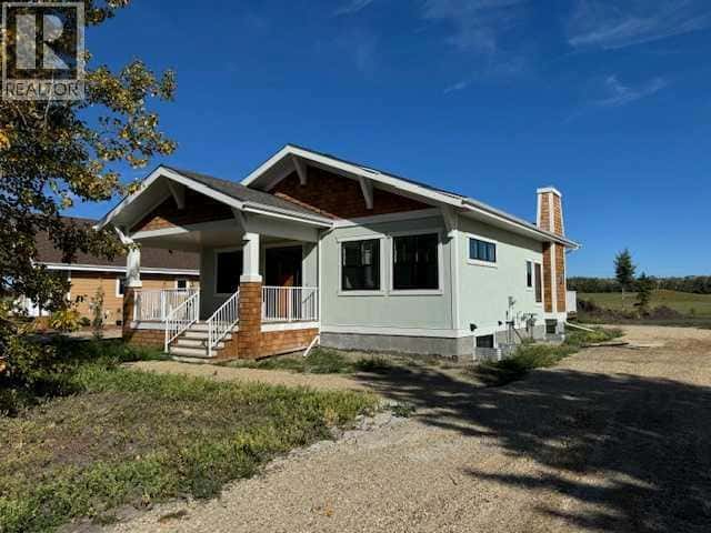 201 Canal Street — Rural Ponoka County, Alberta - Photo 2 of 48