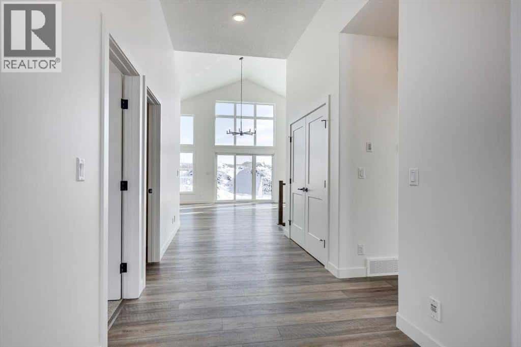 201 Canal Street — Rural Ponoka County, Alberta - Photo 5 of 48