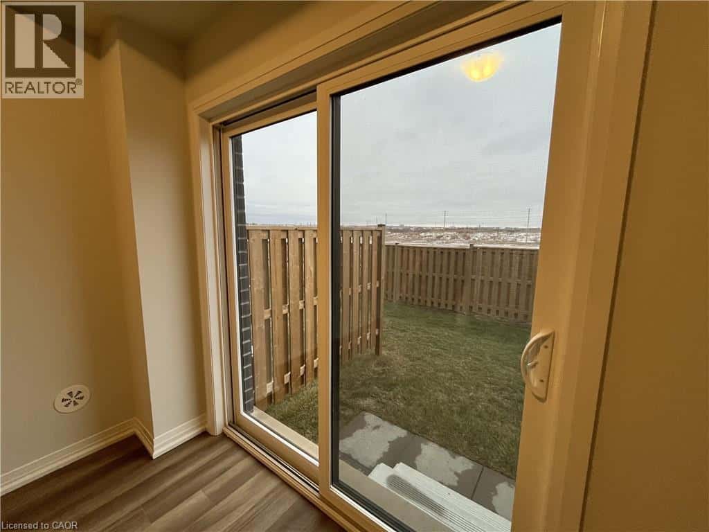 155 EQUESTRIAN Way Unit# 95 — Cambridge, Ontario - Photo 2 of 8