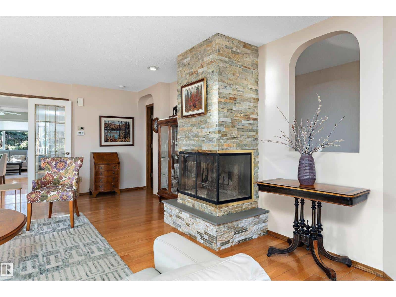 108 Ironwood PL NW — Edmonton, Alberta - Photo 4 of 46