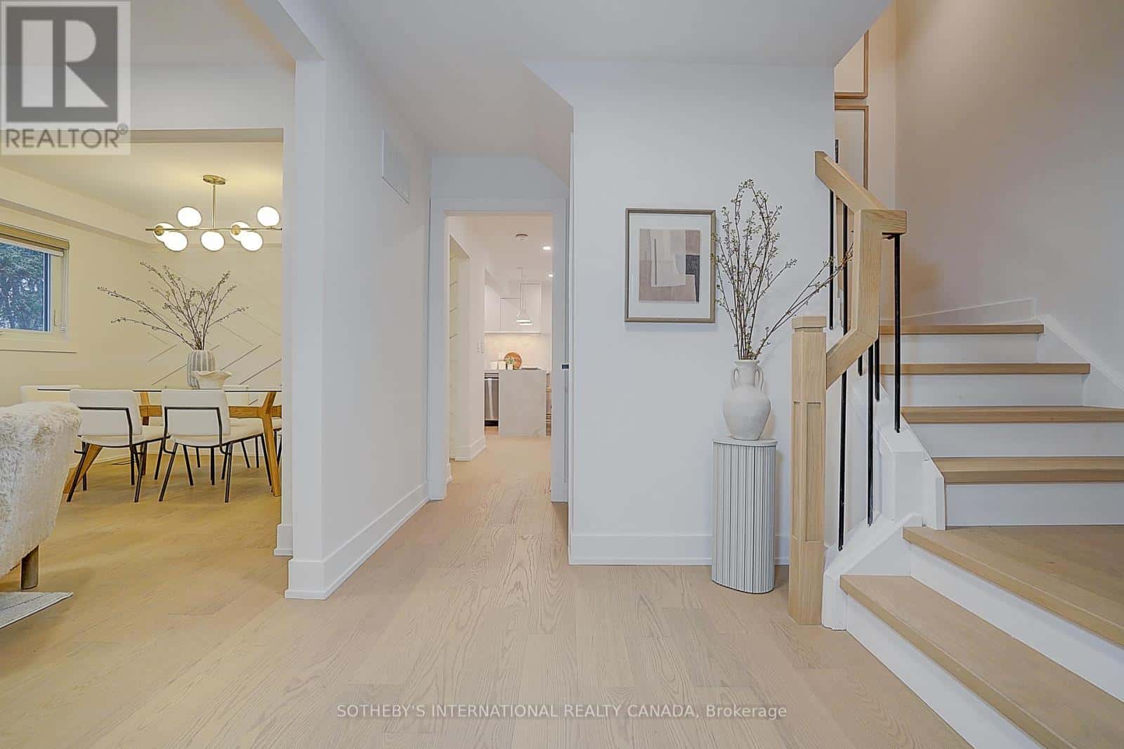 4 DERSINGHAM CRESCENT — Markham (German Mills), Ontario - Photo 5 of 43