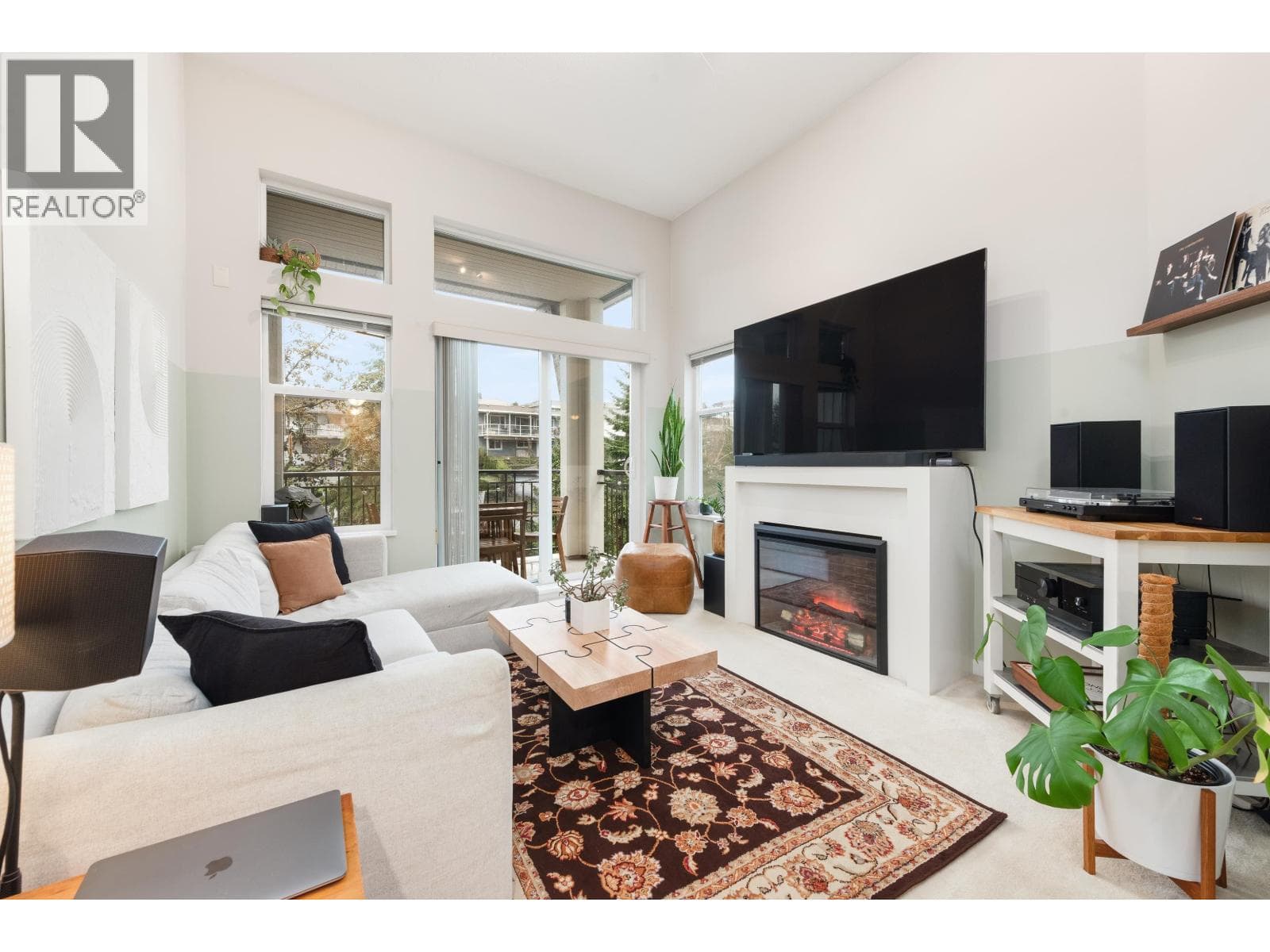 405 4728 BRENTWOOD DRIVE — Burnaby, British Columbia - Main photo