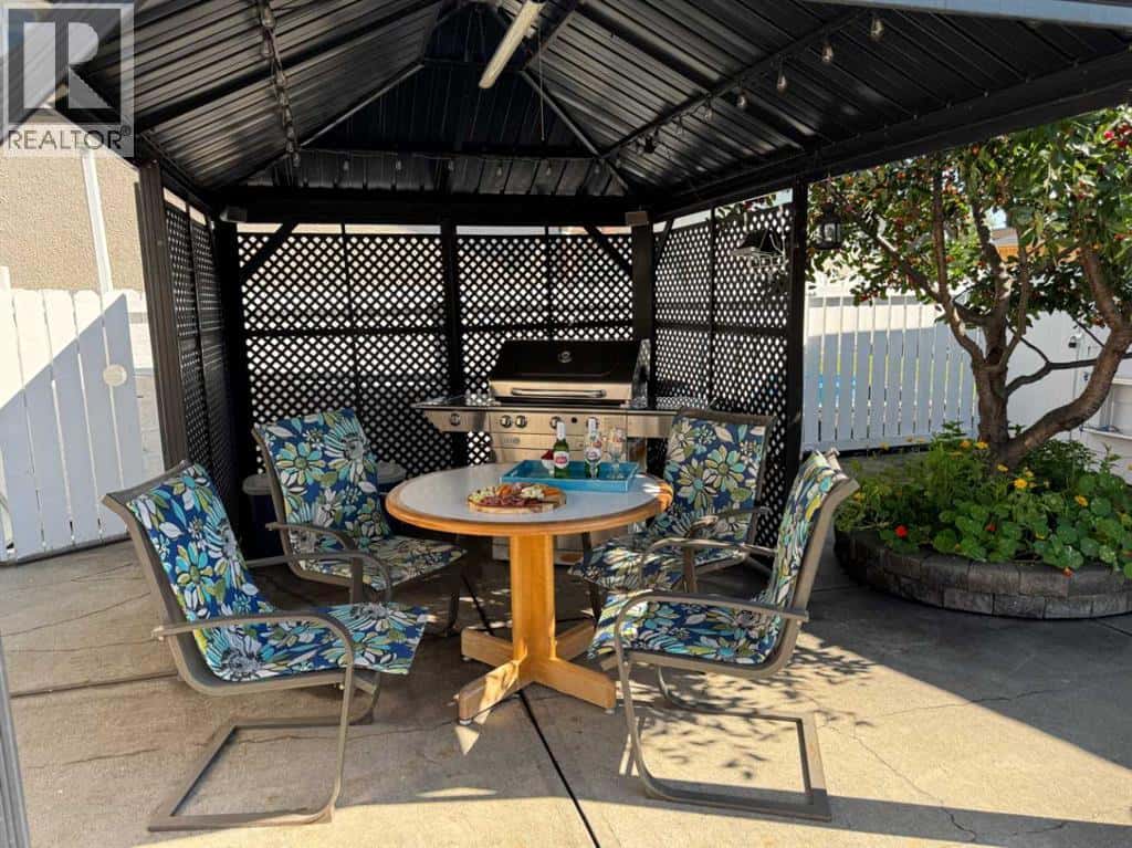 9936 Warren Road SE — Calgary, Alberta - Photo 4 of 50