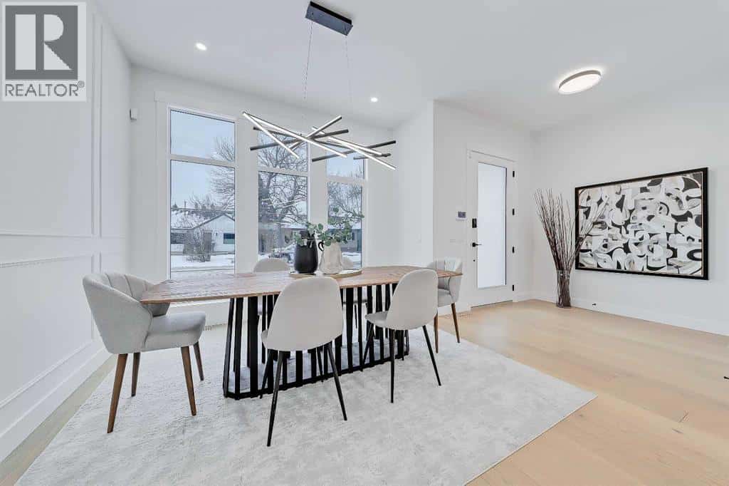 422 14 Avenue NE — Calgary, Alberta - Photo 3 of 48