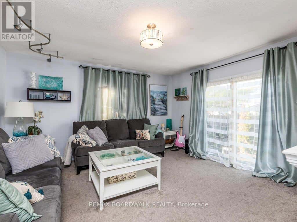 15 TERRY FOX AVENUE — Carleton Place, Ontario - Photo 5 of 35