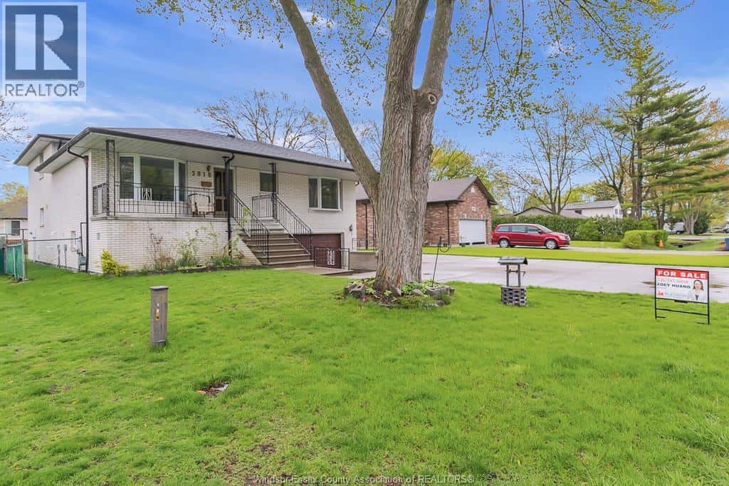 3818 WOODWARD — Windsor, Ontario - Photo 4 of 38