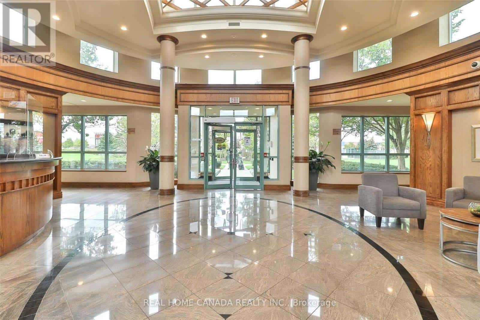 1802 - 4879 KIMBERMOUNT AVENUE — Mississauga (Central Erin Mills), Ontario - Photo 4 of 22