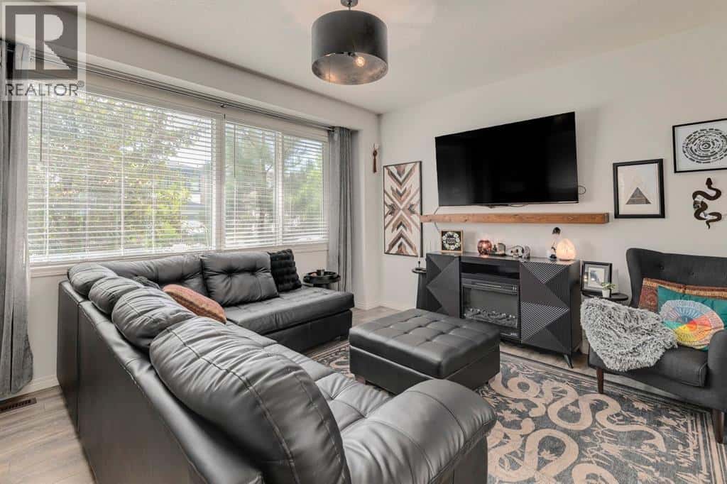 53 Seton Manor SE — Calgary, Alberta - Photo 4 of 48