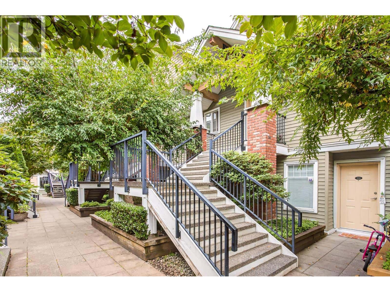 212 1567 GRANT AVENUE — Port Coquitlam, British Columbia - Photo 2 of 33