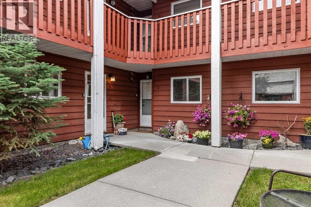 Unit 4, 717 7th Street — Canmore, Alberta - Main photo