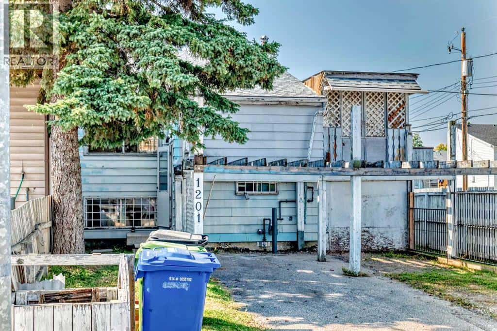 1201 53B Street SE — Calgary, Alberta - Photo 2 of 40