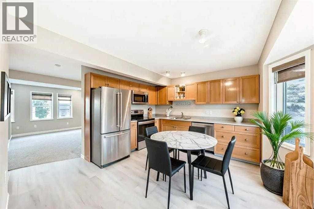 677 Regal Park NE — Calgary, Alberta - Photo 5 of 49