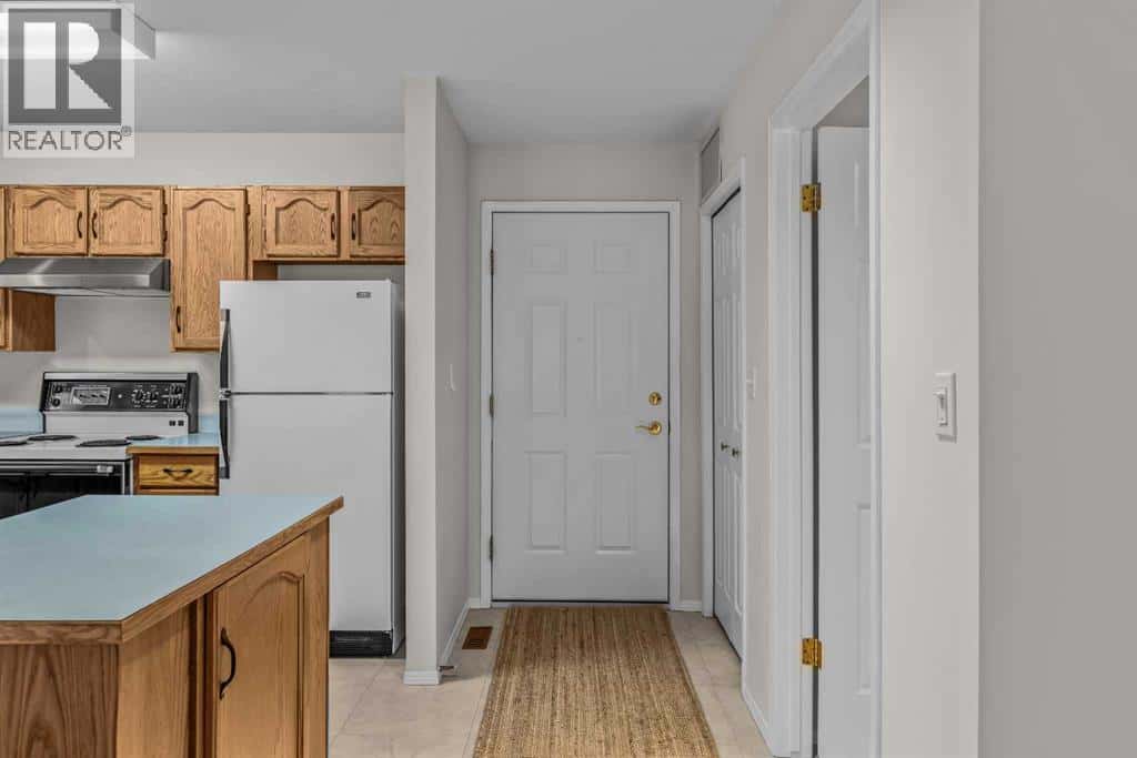 3, 717 7th Street E — Canmore, Alberta - Photo 3 of 22