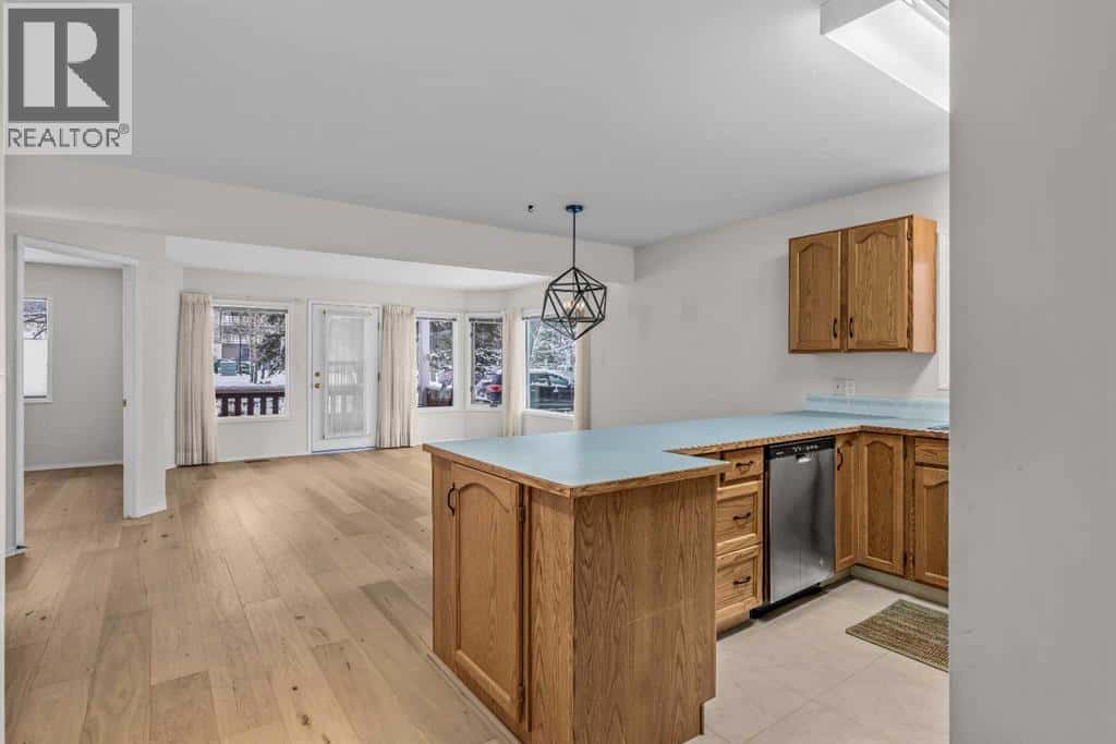 3, 717 7th Street E — Canmore, Alberta - Photo 4 of 22