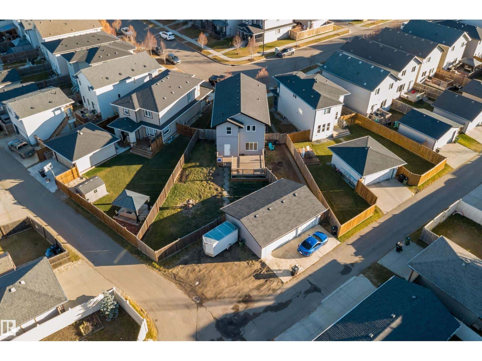 1104 161 ST SW — Edmonton, Alberta - Photo 5 of 73