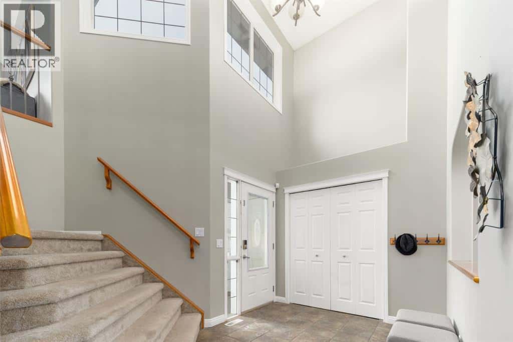 38 Simcoe Crescent SW — Calgary, Alberta - Photo 4 of 50